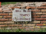 05003 ostia - regio i - insula xix - tempio collegiale (i,xix,2) - schild.jpg